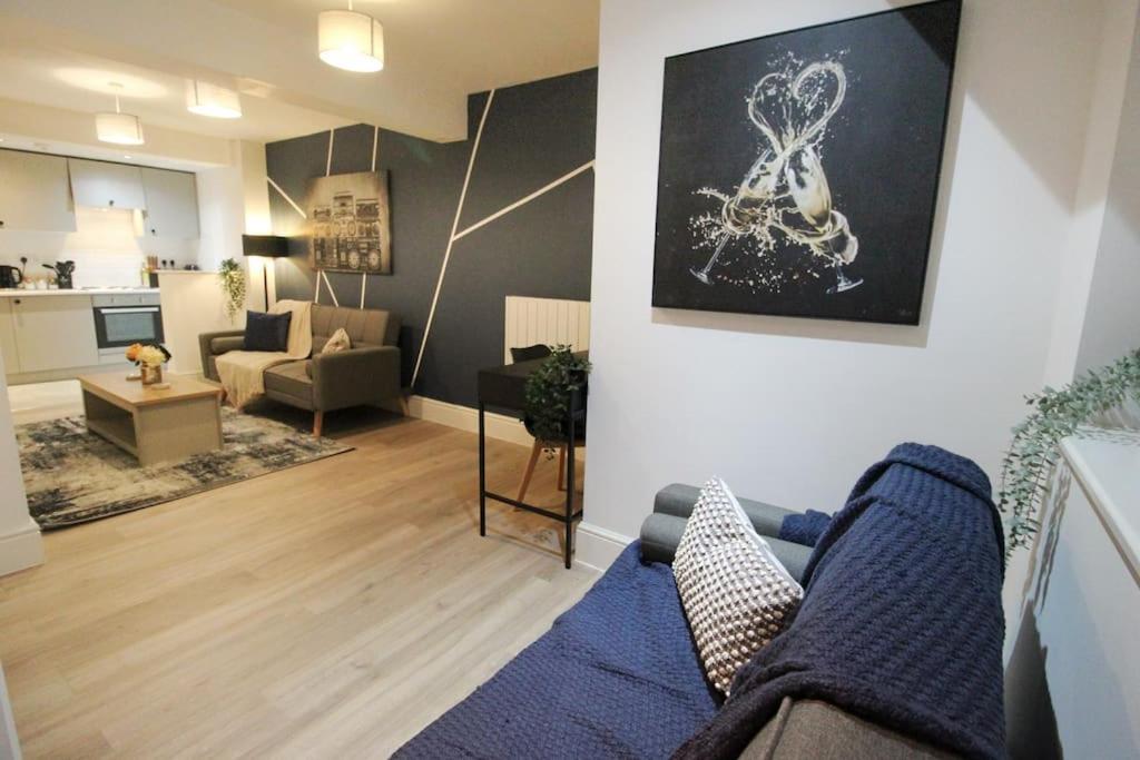 Apartment Spacious 1 Bed 1 Minute Walk From Square