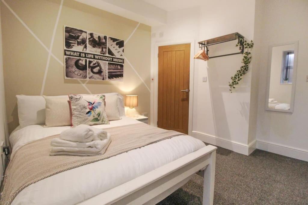 Apartment Spacious 1 Bed 1 Minute Walk From Square *