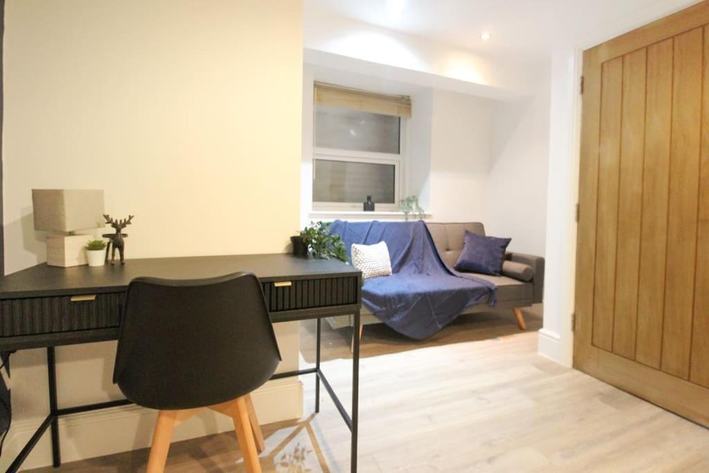 Apartment Spacious 1 Bed 1 Minute Walk From Square *